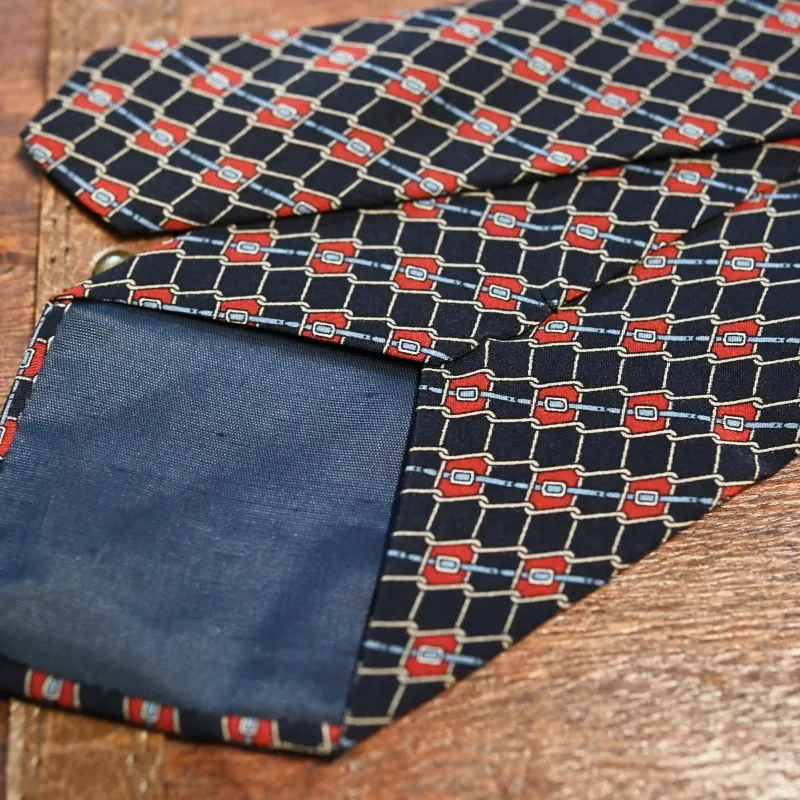 〈LONGCHAMP（ロンシャン）〉は、1948年にパリで創...