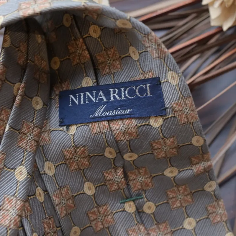 〈NINA RICCI（ニナ リッチ）〉は、1932年にパリ...
